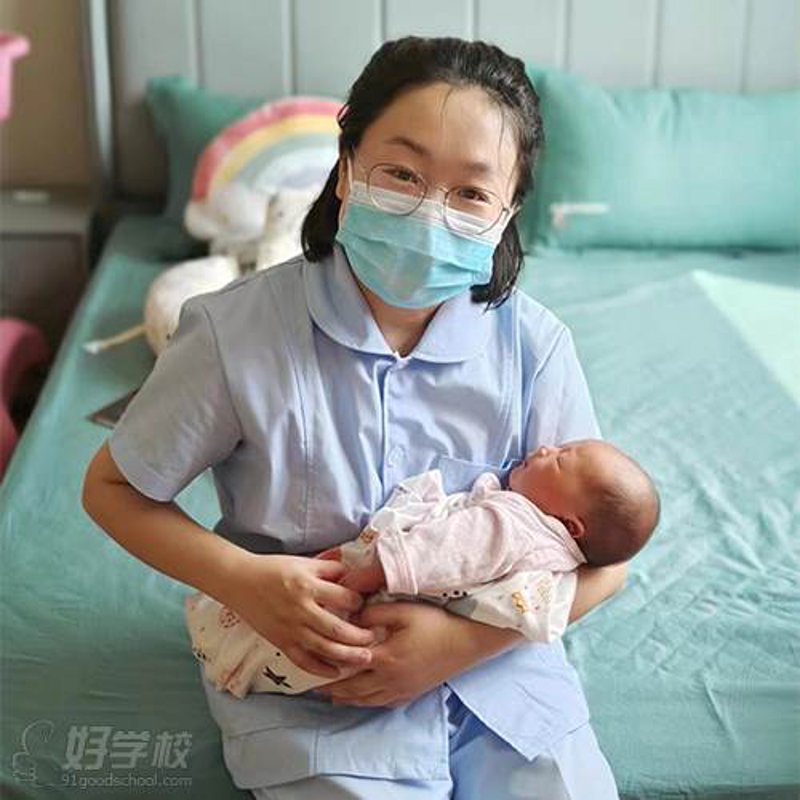 育儿嫂价格走势：市场的变化与选择的艺术